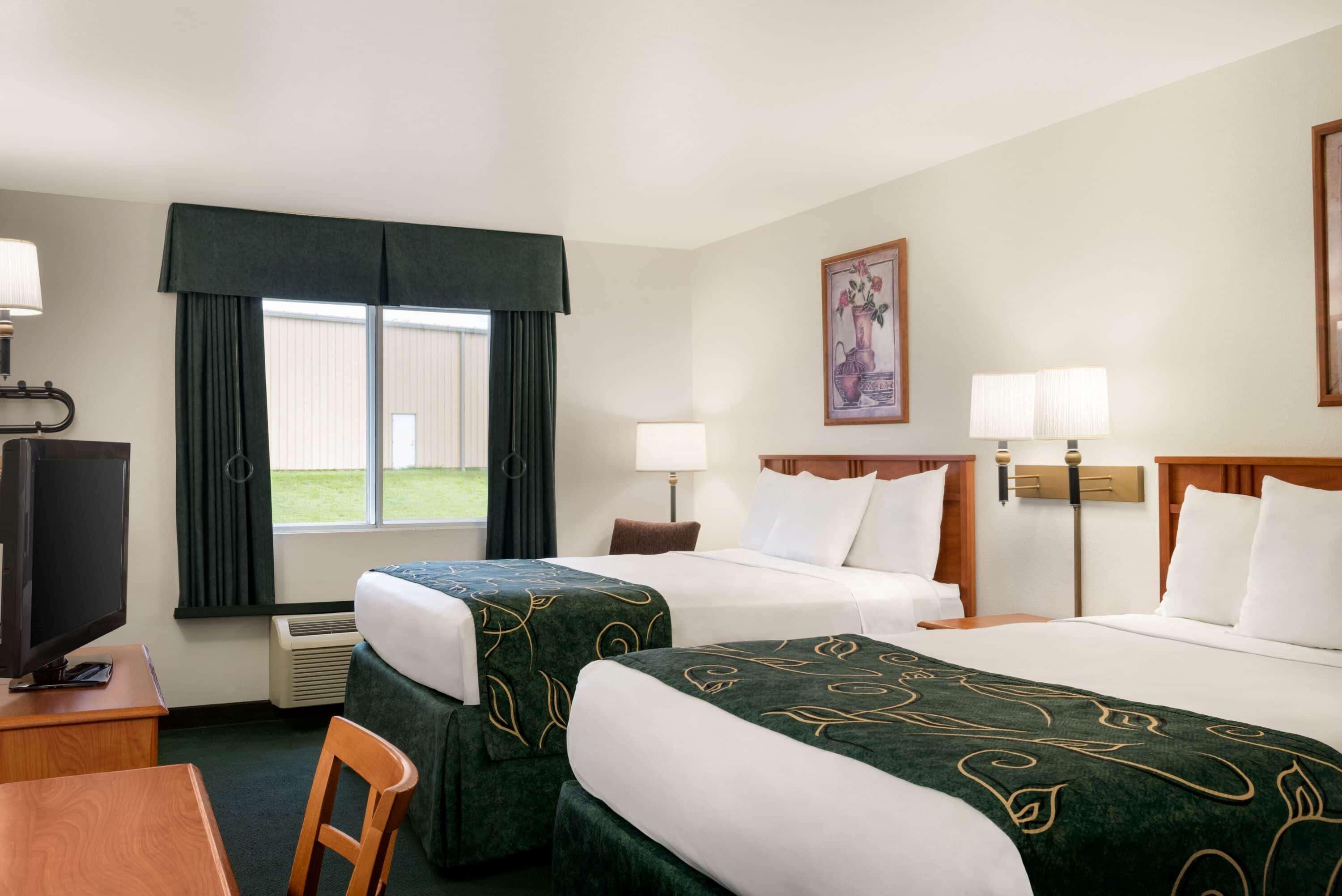 Travelodge By Wyndham Clinton Valley West Court Eksteriør billede