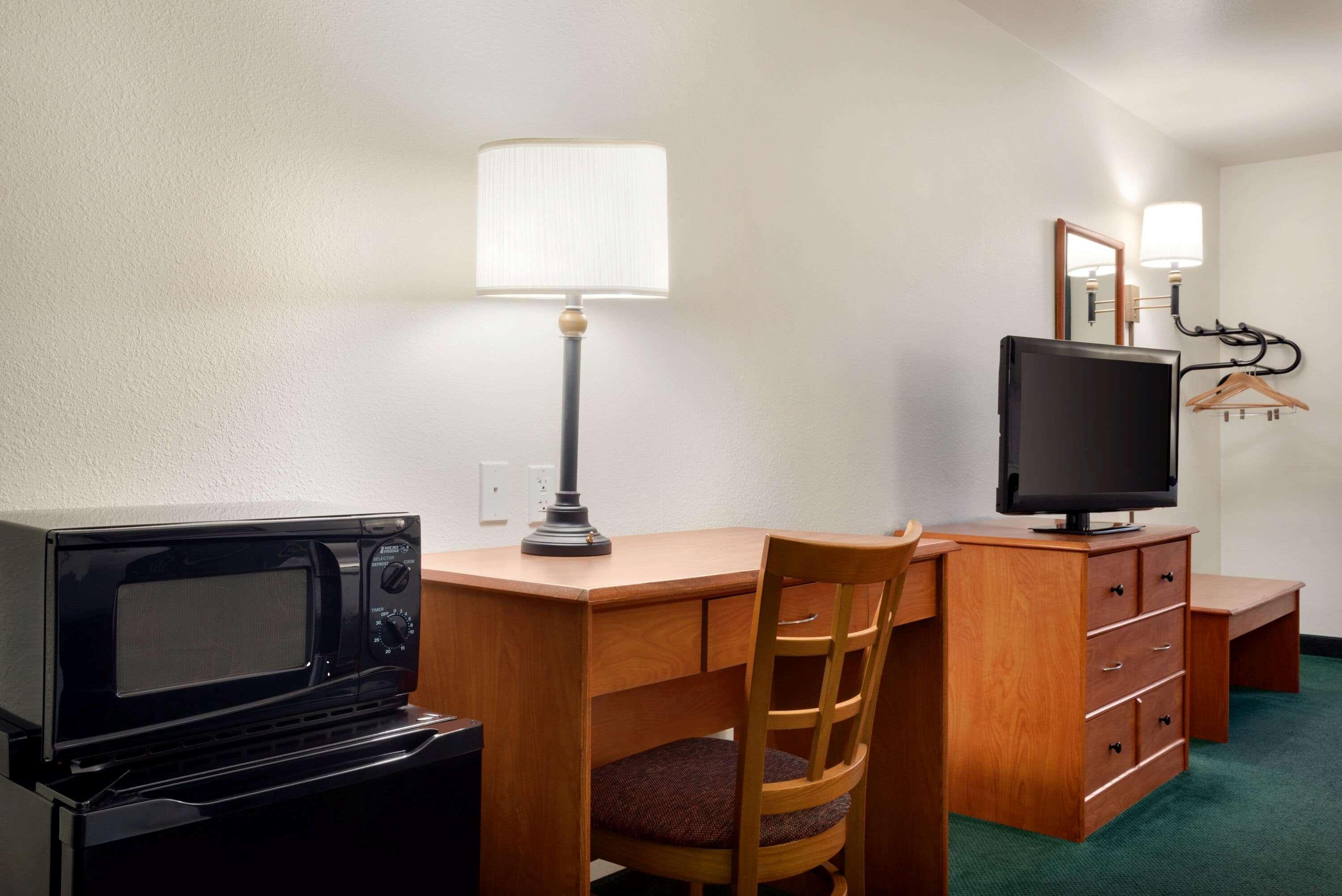Travelodge By Wyndham Clinton Valley West Court Eksteriør billede