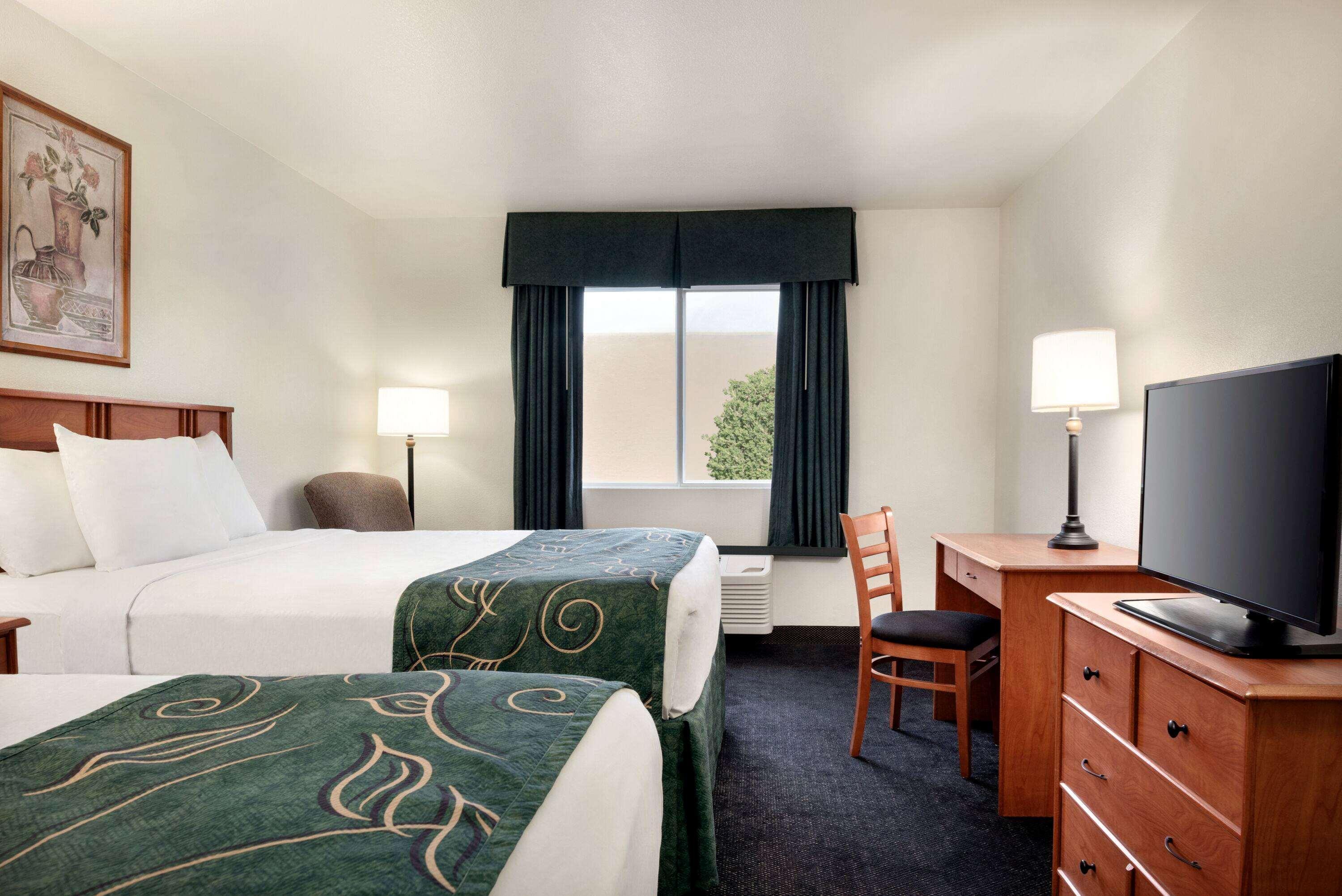 Travelodge By Wyndham Clinton Valley West Court Eksteriør billede
