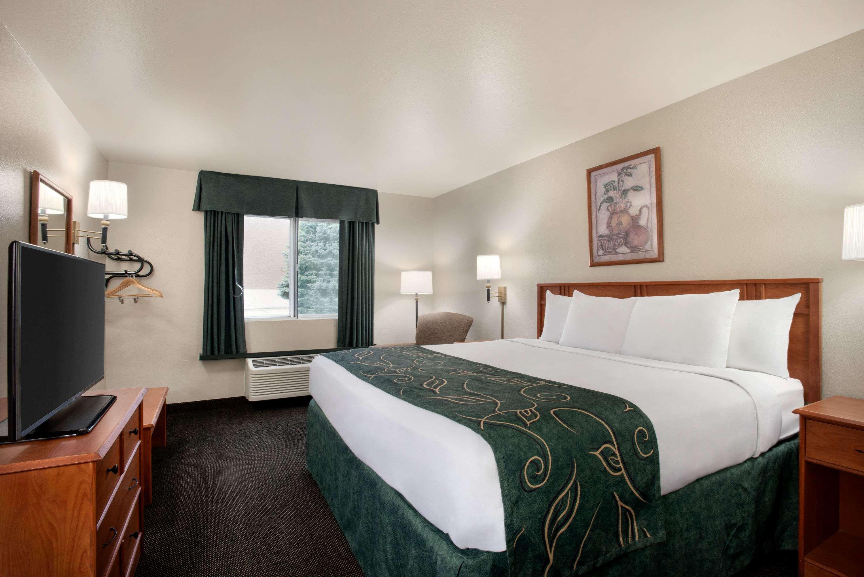 Travelodge By Wyndham Clinton Valley West Court Eksteriør billede