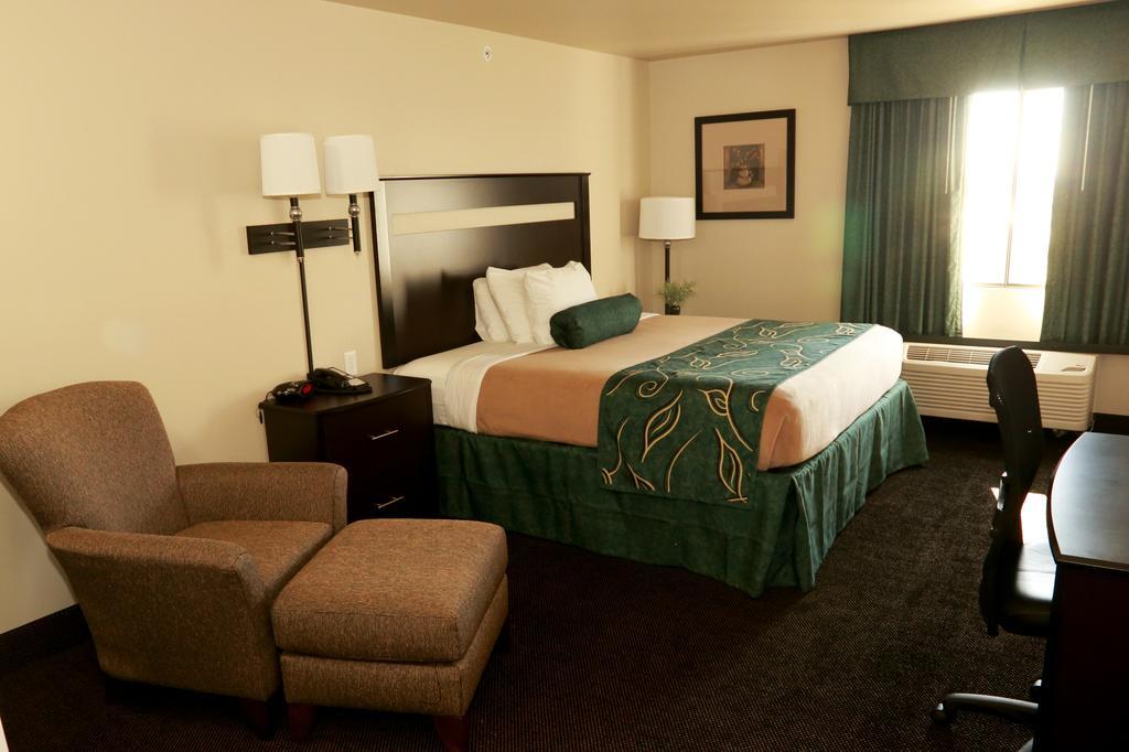 Travelodge By Wyndham Clinton Valley West Court Eksteriør billede